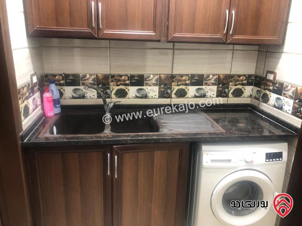 شقة طابق ثالث مساحة 82م مقسمة الى استديوهان للبيع في عمان - الجبيهة  