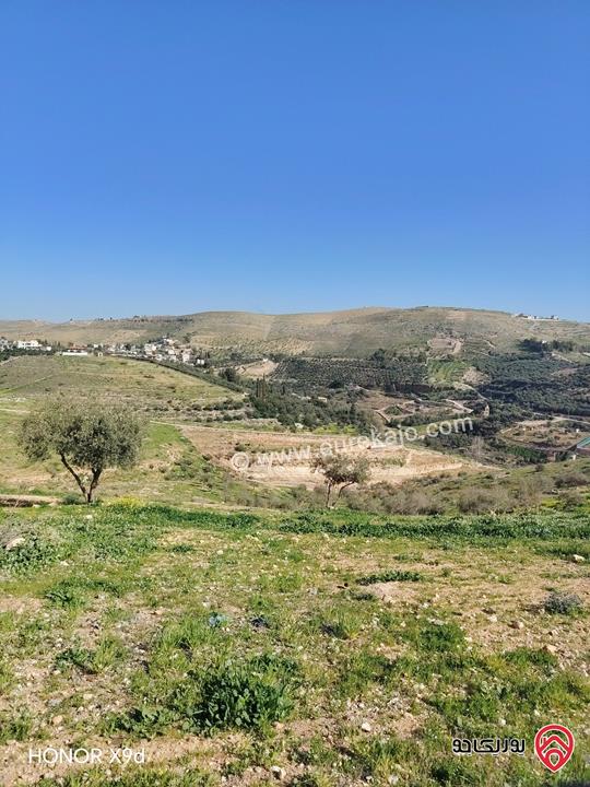 قطعة ارض مساحة 3400م للبيع في جرش على شارع جرش الزرقاء الرئيسي