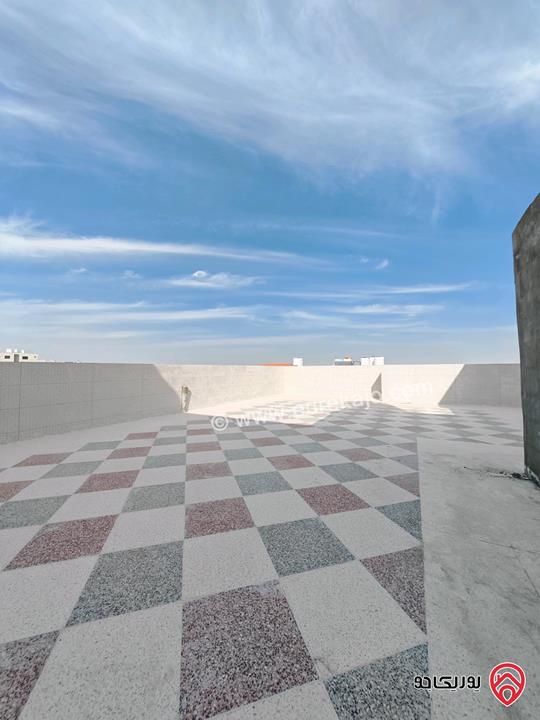 شقة طابق ثالث مع روف دوبلكس مساحة 210م للبيع في عمان - الجبيهة 