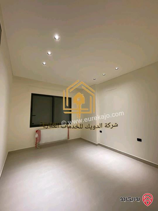 شقة جديدة طابق أرضي مساحة 165م داخلي و 180م خارجي للايجار في عمان - حي الصحابة 