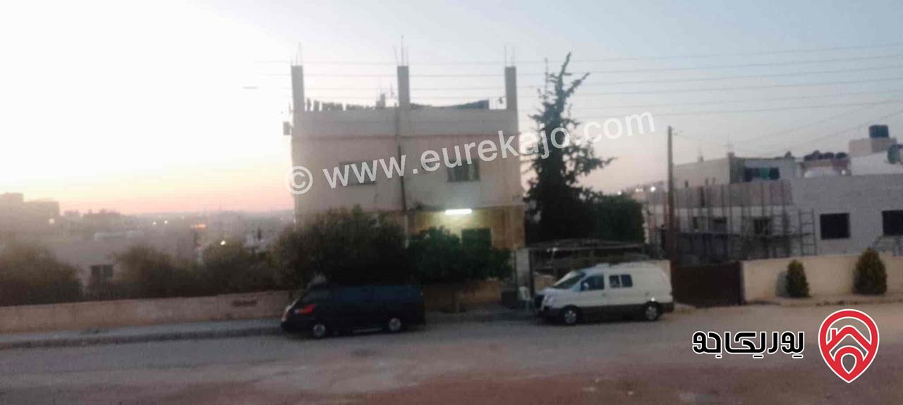 منزل مكون من 3 طوابق كل طابق شقتين على أرض 1100م للبيع في عمان - أم نوارة