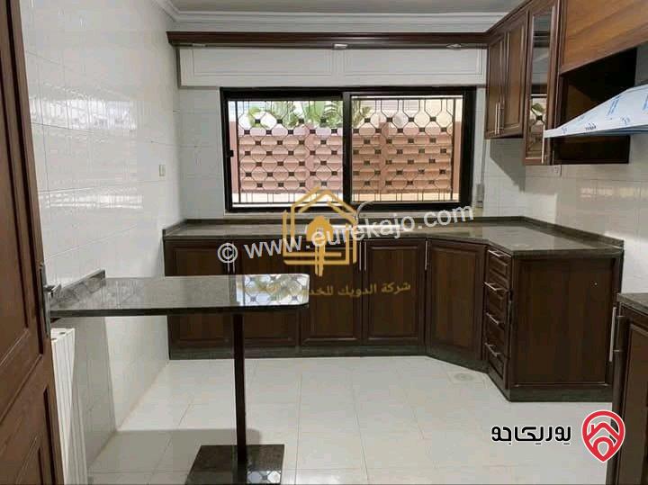 شقة فارغة طابق شبه ارضي مساحة 130م مع ترس مساحة 40م للإيجار في عمان - دير غبار 