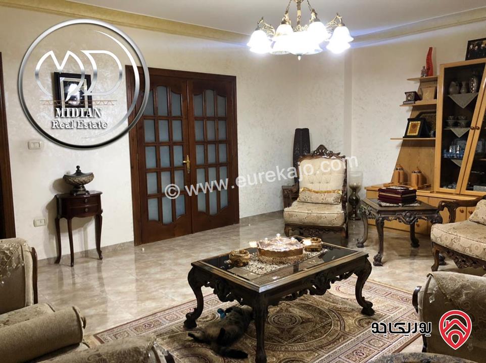 شقة شبه ارضي مفروشة للايجار في عمان - ضاحية الرشيد مساحة 180م مع ترس 60م تشطيبات و فرش سوبر ديلوكس