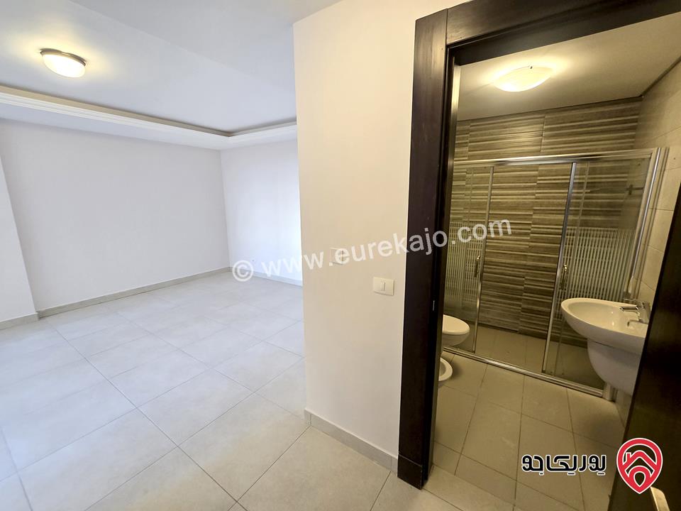 شقة شبه أرضية مساحة 200 متر مع ترس 40م ومدخل خاص للايجار في عمان - عبدون