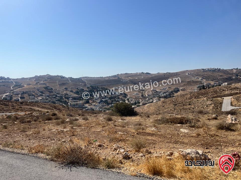 أرض مساحة 940م على شارعين راس تلة للبيع في الزرقاء - بيرين