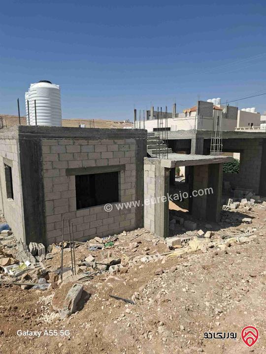 بيت عظم على أرض 300م للبيع في الزرقاء - جريبا