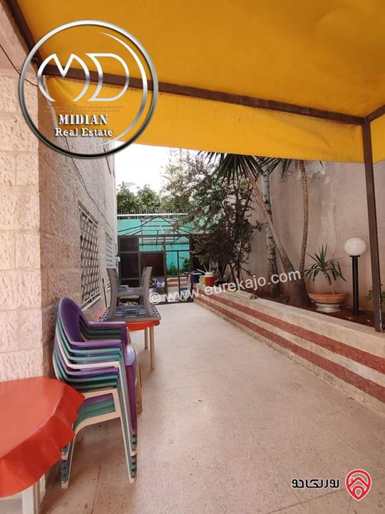 شقة شبه ارضي للبيع ام السماق مساحة 300م 4 نوم مع ترس و حديقة 100م بسعر مميز