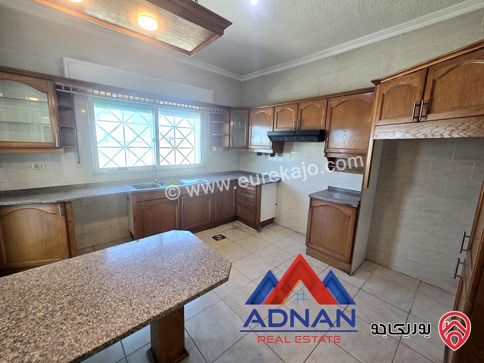 شقة طابق رابع مساحة 175م للإيجار الفارغ في عمان - الرابية