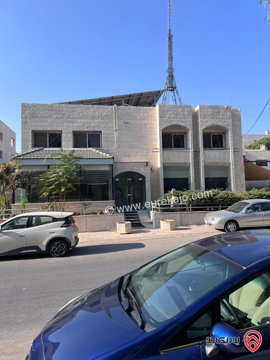 فيلا تجارية مميزة مساحة 850م على أرض 1300م للبيع أو للإيجار في عمان - أم أذينة