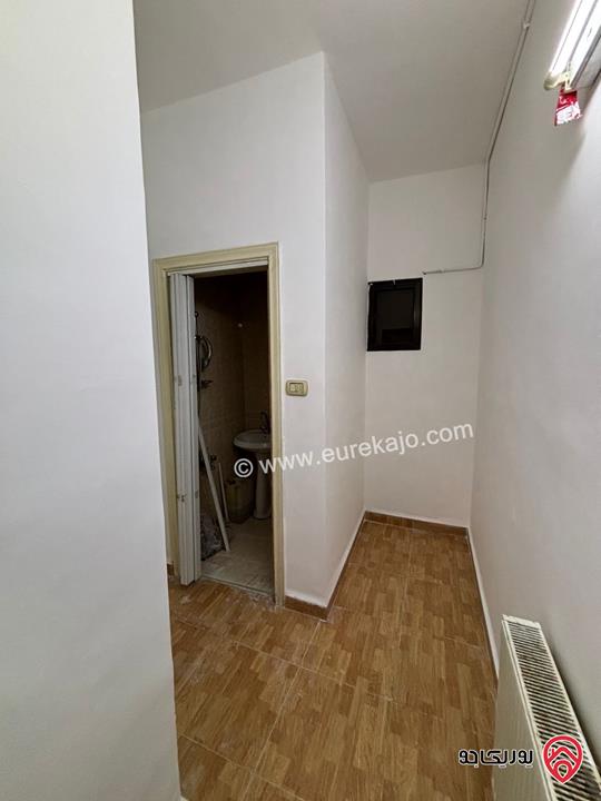 شقة سكنية طابق اول مساحة 242م للبيع في عمان - أم أذينة