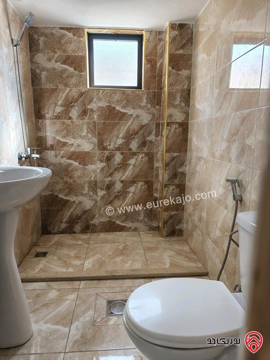 شقة طابق أول مساحة 115م للايجار في الزرقاء - حي رمزي