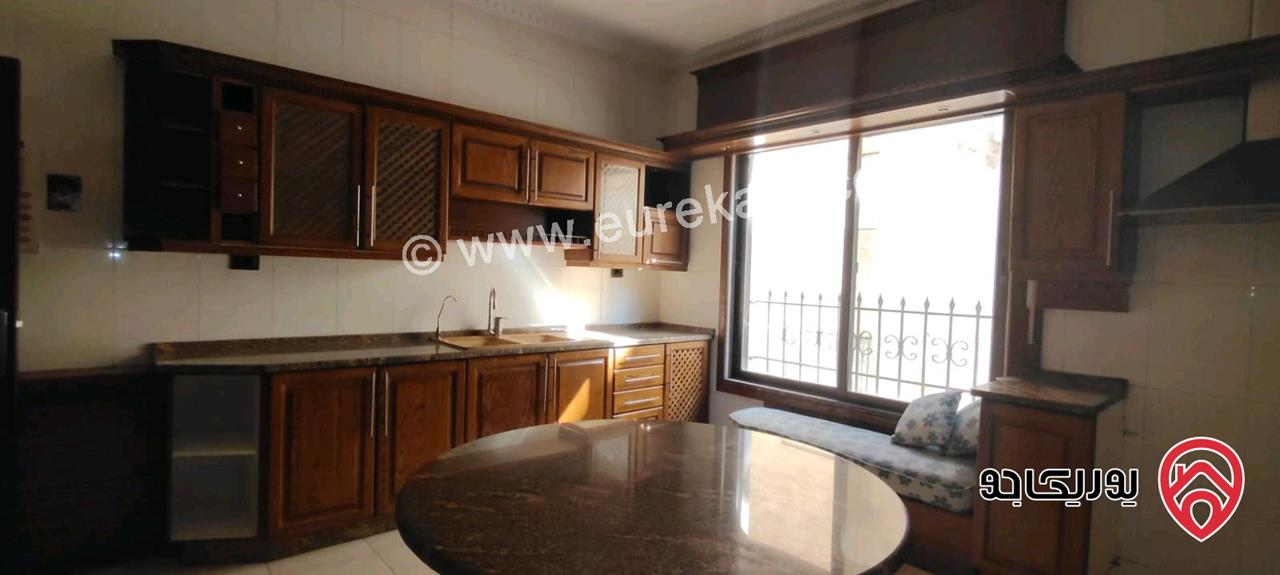 شقة ارضية مساحة 350م للبيع في عمان - دير غبار 