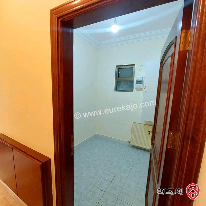 شقة طابق اخير مع روف مساحة 183م للبيع في عمان - خلدا