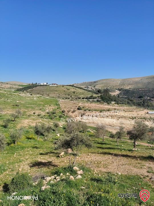 قطعة ارض مساحة 3400م للبيع في جرش على شارع جرش الزرقاء الرئيسي