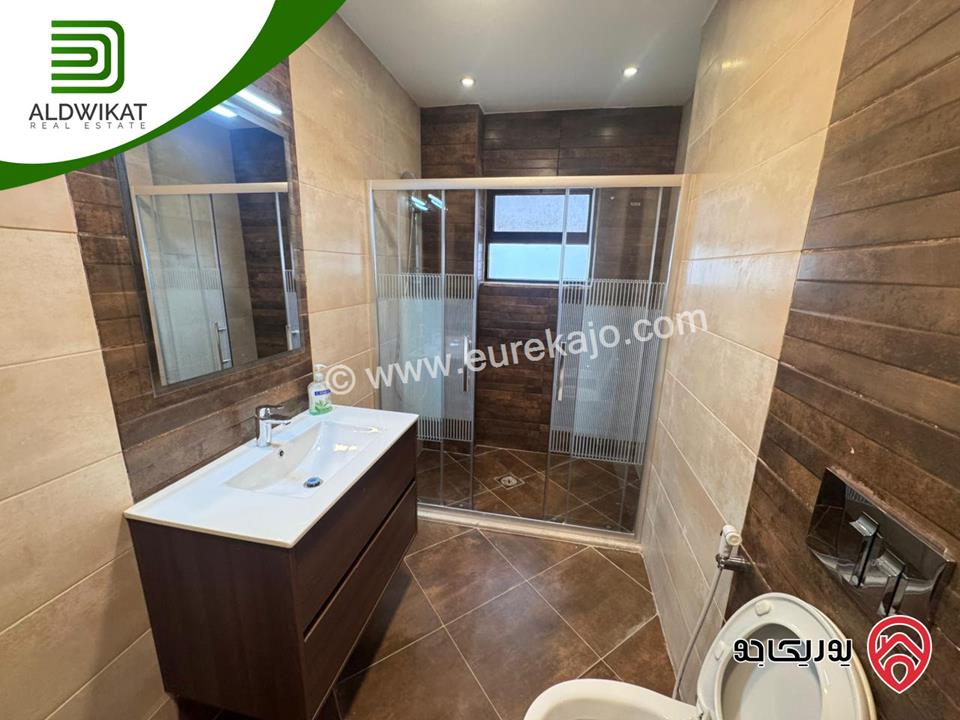 شقة طابق اول طابقية للبيع في عمان - على طريق المطار / حجار النوابلسه مساحة البناء 200م موقع اسكانات حديثة واطلالة