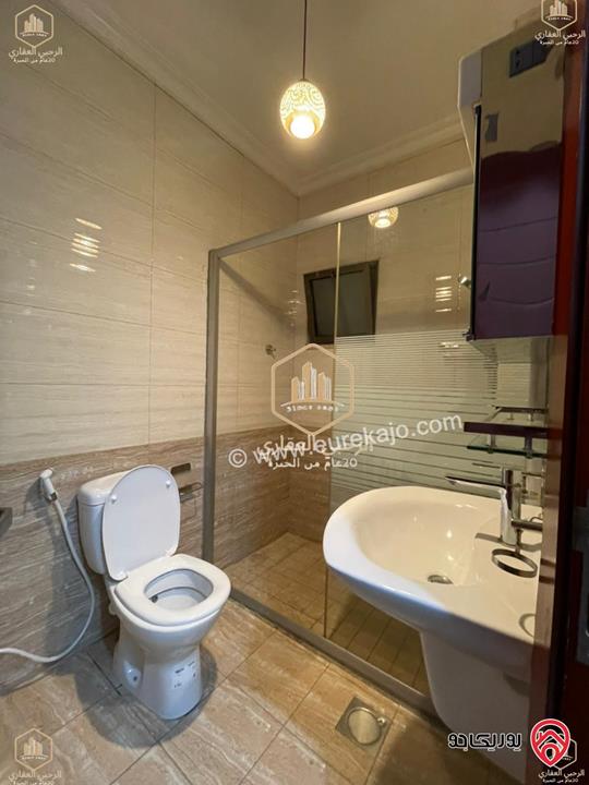 شقة دوبلكس فاخرة طابق ثالث مساحة 220م للايجار في عمان - الرابية