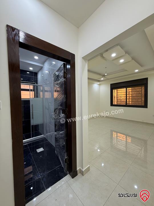 شقة شبه ارضية مساحة 184م مع ترس وحديقة 120م سوبر ديلوكس للبيع في عمان - المقابلين 