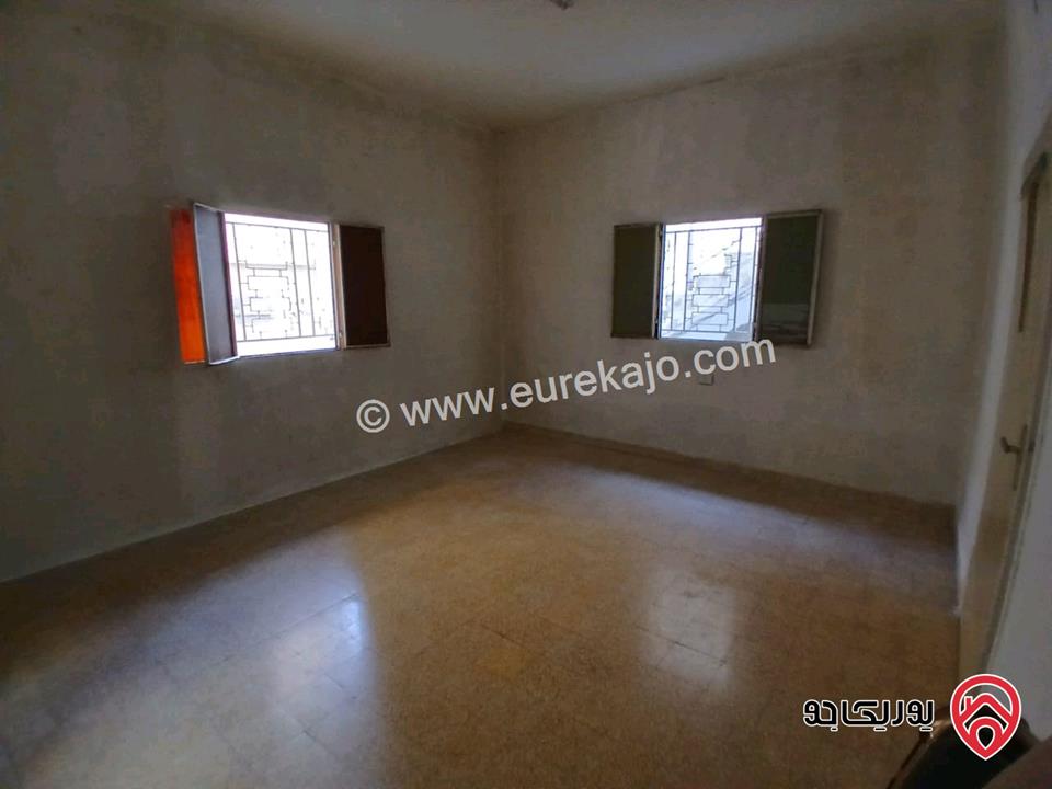 شقة مساحة 110م طابق تسوية للبيع في عمان - جبل التاج إشارات حي ام تينة والتاج شارع السيراوية 