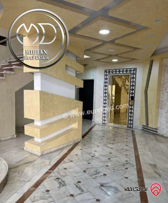 شقة ارضية فارغة للايجار في عمان - خلدا مساحة 165م مع ترس و حديقة 150م تشطيبات و ديكورات سوبر ديلوكس