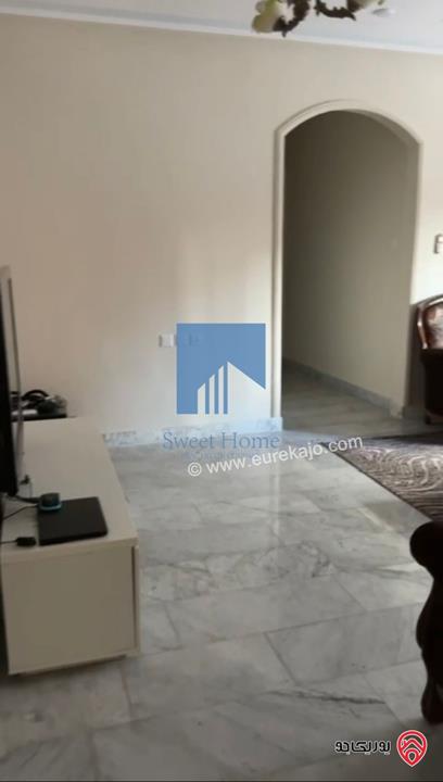 شقة أرضية مميزة للبيع في عمان - أم أذينة خلف رواد الخير 190م مع حديقة وترسات 150م بسعر مغري