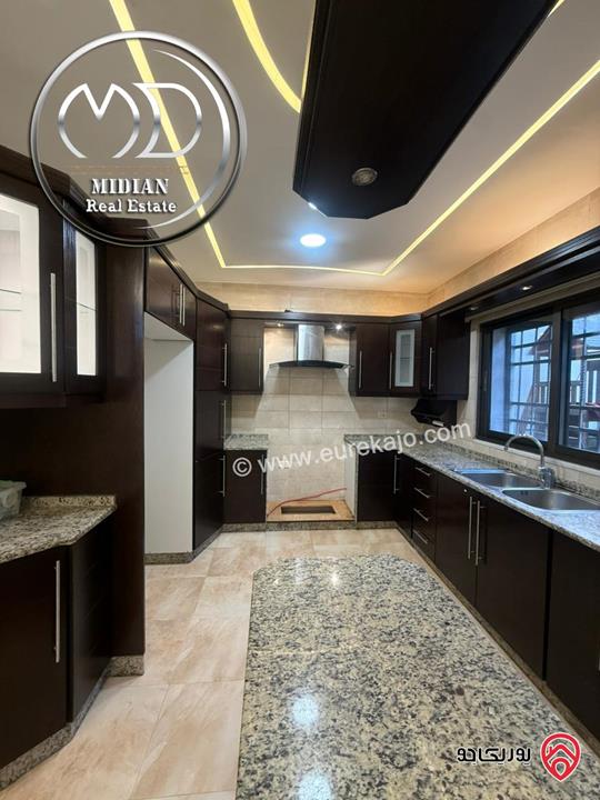 شقة شبه ارضي فاخرة للبيع في عمان - خلدا مساحة 150م مع ترس و حديقة 150م تشطيبات ديكورات عصرية فاخرة بسعر مميز جداً