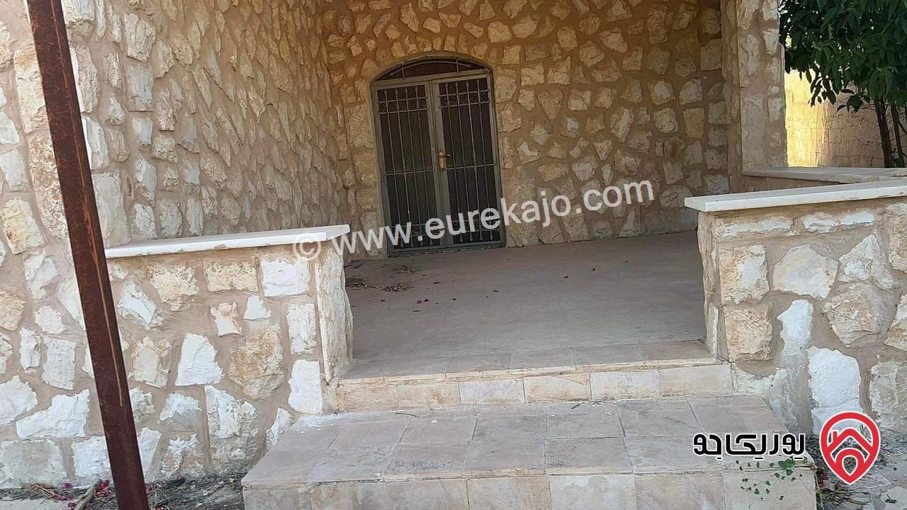 مزرعة مساحة 1600م وبناء 140م للبيع في البلقاء - سيحان مطلة ومميزة جدا