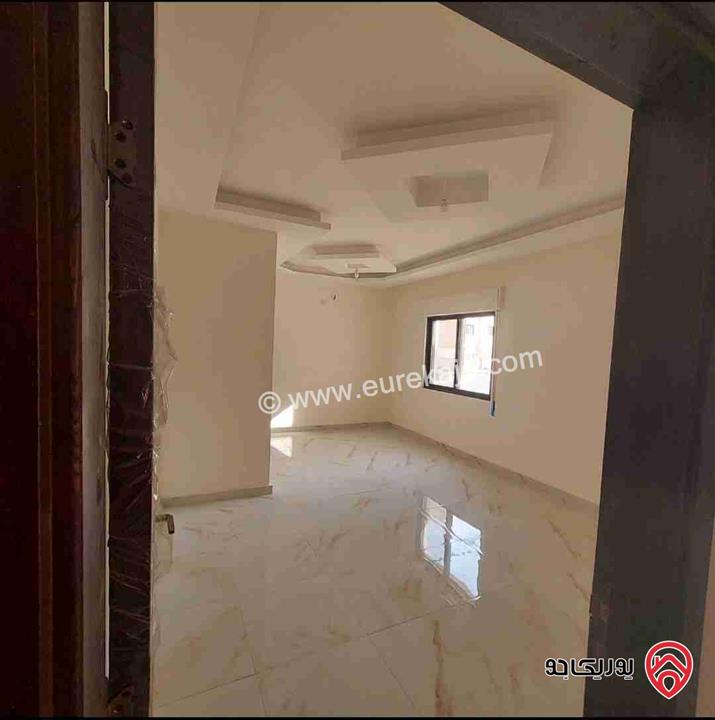 شقة طابقية سوبر ديلوكس طابق ثالث مساحة 160م الواجهة الرئيسية جنوبية شرقية العمارة 7 شقق فقط وعلى شارعين كامل الخدمات للبيع في جبل المنارة شارع الوسيلة 
