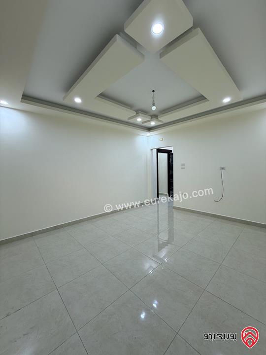 شقة شبه ارضية مساحة 184م مع ترس وحديقة 120م سوبر ديلوكس للبيع في عمان - المقابلين 