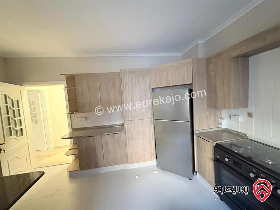 شقة مميزة طابق ثاني مساحة 207م للبيع أو للايجار في عمان - دير غبار