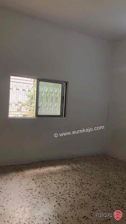 شقة أرضية مساحة 100م مدخلها مستقل للايجار في اربد قرب دوار سال الكبير شارع الهاشمي 