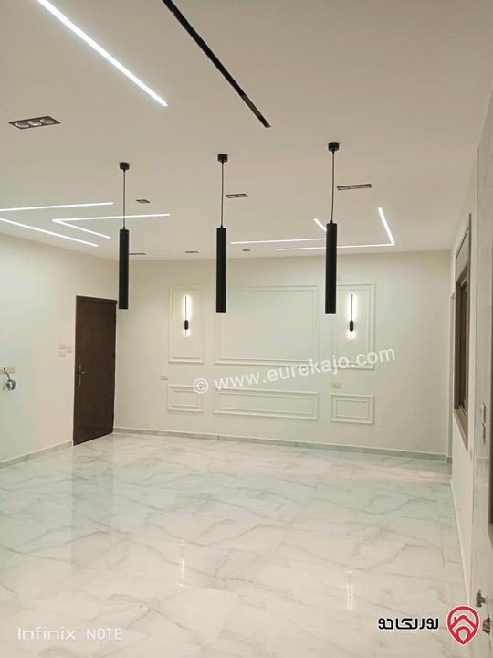 فيلا طابقين مساحة 340م على أرض 319م للبيع في الزرقاء - شومر 