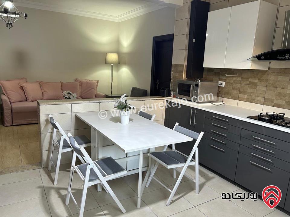 شقة مفروشة شبه ارضية مساحة 140م داخلي و 200م خارجي للإيجار في عمان - البنيات