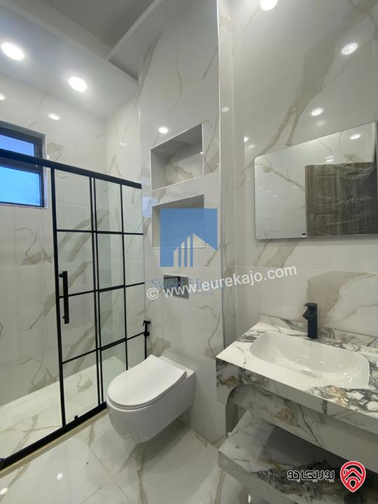 شقة فاخرة للبيع في عمان - خلدا قرب إشارة البنك العربي ومركز زها طابق ثالث 220م مع روف دوبلكس 100م لم تسكن