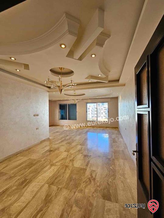 شقة طابق اول مساحة 220م مع روف 100م للايجار في عمان - الرابية