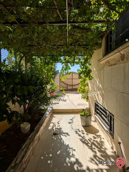 فيلا مساحة 700م على أرض 815م للبيع في عمان - ناعور