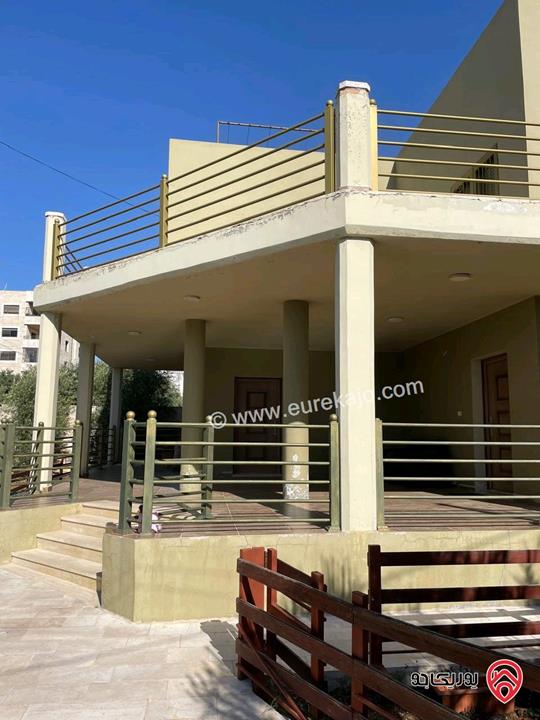 فيلا دوبلكس مساحة الأرض 650م ومساحة البناء 375م للايجار في اربد - الحصن
