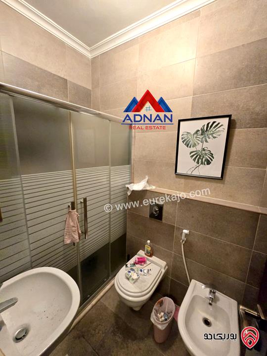 شقة مساحة 100م مع رووف 50م ( دوبلكس ) مفروشة للإيجار السنوي في عمان - أم أذينة