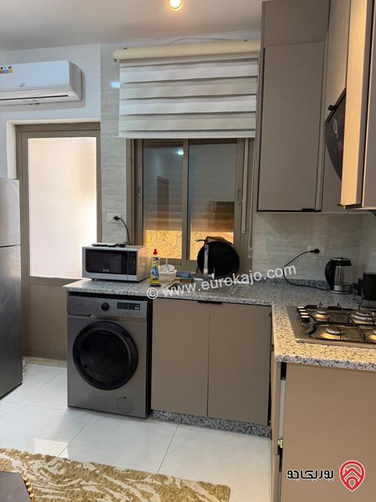 استديو مفروش جديد مساحة 40م غرفتين وحمام ومطبخ للايجار في اربد