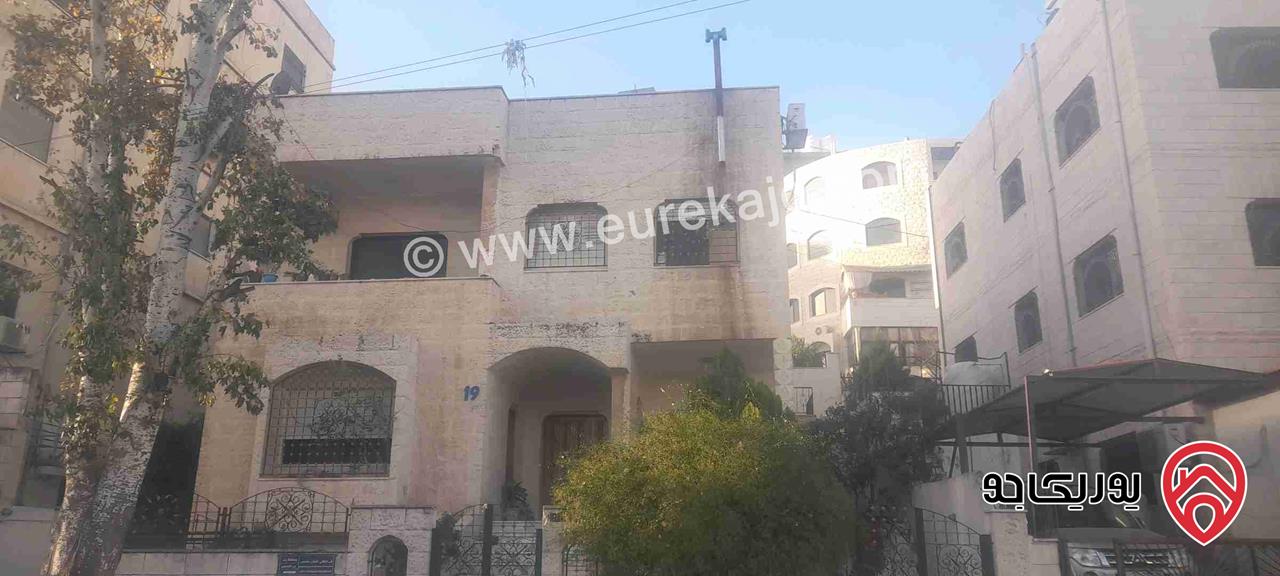 بيت مستقل مساحة 260م على أرض 300م للبيع في الياسمين