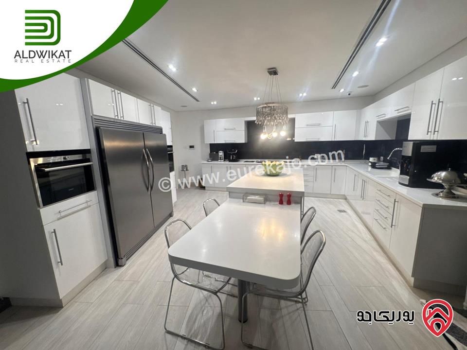 فيلا فاخره مفروشه مستقلة للبيع في عمان - دابوق مساحة البناء 800م ، الارض 770م ، الحديقة 200م والترس 200م