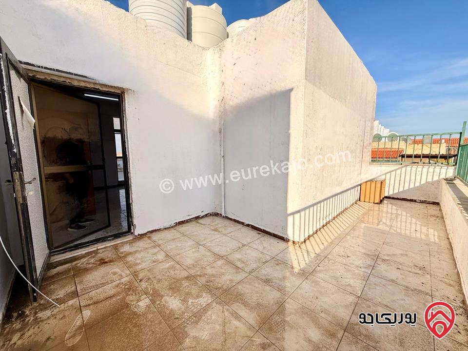 شقة طابق ثالث مساحة 130م مع روف منفصل 60م وترس 80م للبيع في عمان - طبربور