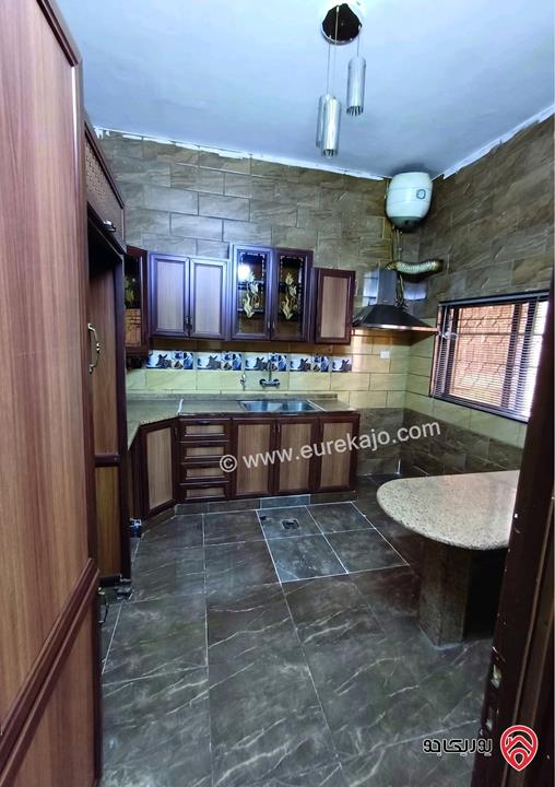 عمارة تجارية على أرض 385م للبيع في الزرقاء الجديدة