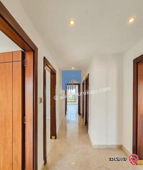 شقة طابقية طابق اول 223م تشطيب سوبر ديلوكس للبيع في عمان - دير غبار