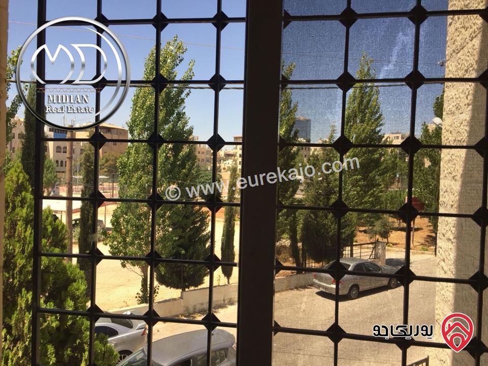 شقة ارضية طابقية فارغة للايجار في عمان - عبدون مساحة 300م مع ترس و حديقة 150م اطلالة جميلة