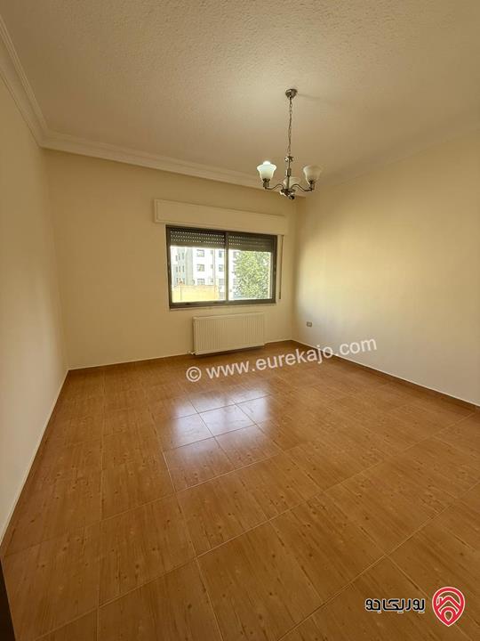 شقة مميزة طابق ثاني مساحة 175م للبيع في عمان - خلدا 