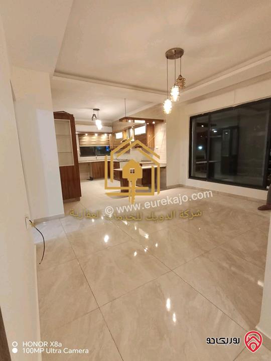 شقة سوبر ديلوكس طابق ارضي معلق مساحة 190م للإيجار في عمان - ام السماق 