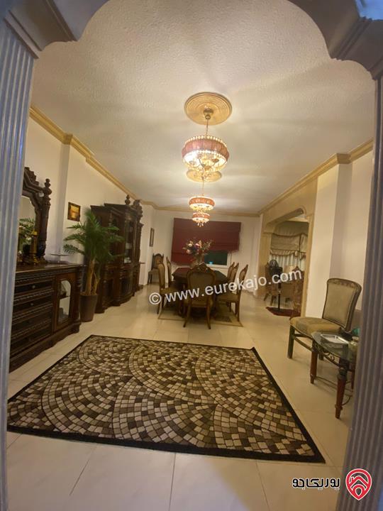 شقتين طابق ثالث مساحة 180م و 120م للبيع معا في السلط السرو اسكان طيبة