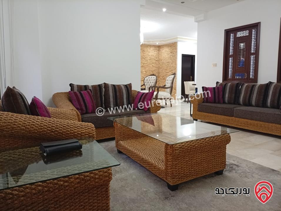 شقة دوبلكس أرضية شبه مستقلة مساحة 375م داخلي و 300م خارجي للبيع في عمان - خلدا