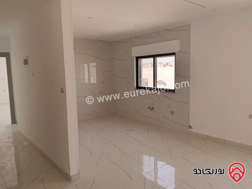 شقة طابق ثالث مع روف مساحة 202م للبيع في عمان - ابو نصير