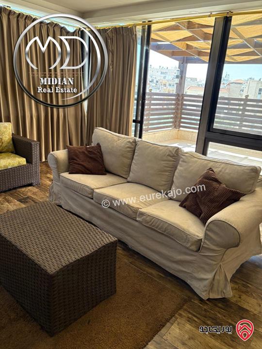 رووف مفروش للايجار في عمان - ضاحية الامير راشد مساحة 90م مع ترس تشطيبات وفرش سوبر ديلوكس اطلالة جميلة بسعر مميز